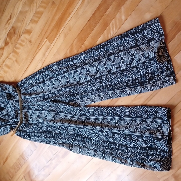 Suzy Shier Jumpsuit Size S - Picture 9 of 15